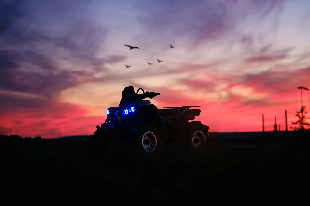 Cuatrimoto Can-Am al atardecer