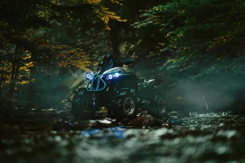 Cuatrimoto Can-Am en el bosque