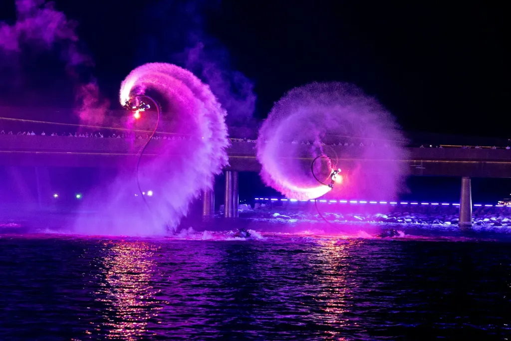 Show nocturno de flyboard