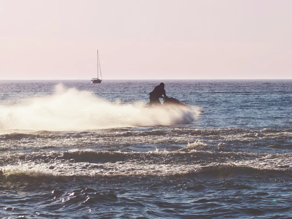 Sea-Doo entre las olas